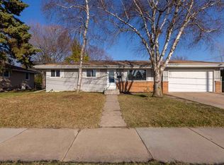 126 S Sawyer St, Oshkosh, WI 54902