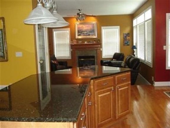 4th image of 1579 McCausland Dr
