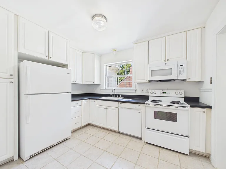 9609 University Blvd — Photo 5