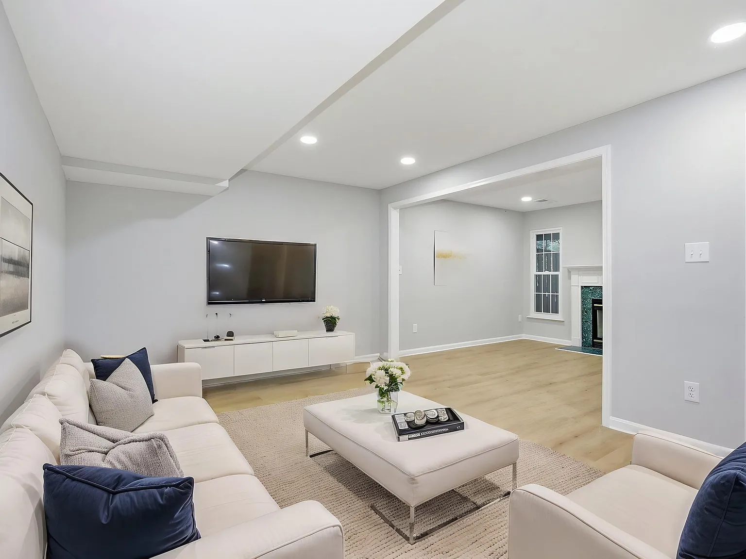 3 bed, 2.5 bath, 2326 sqft, $3,400 — Photo 3