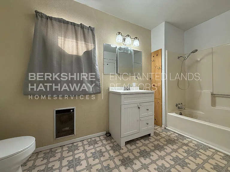 812 Badger St #600 — Photo 8