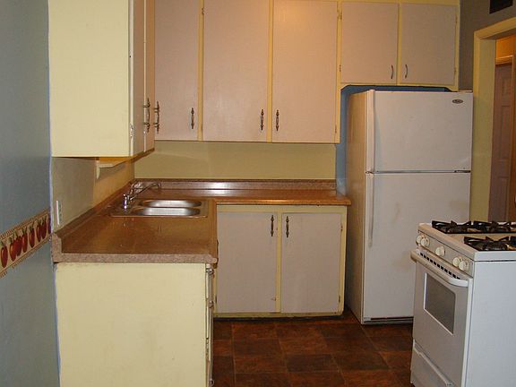5th image of 647 E 45th Pl N