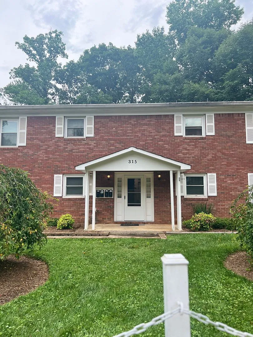 315 Kenilworth Rd — Photo 1