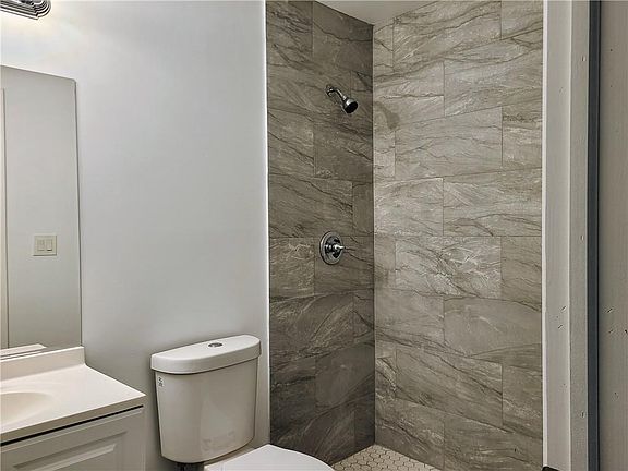 5th image of 2324 Johnson St #9
