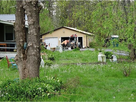 2nd image of 123 Iona Ln
