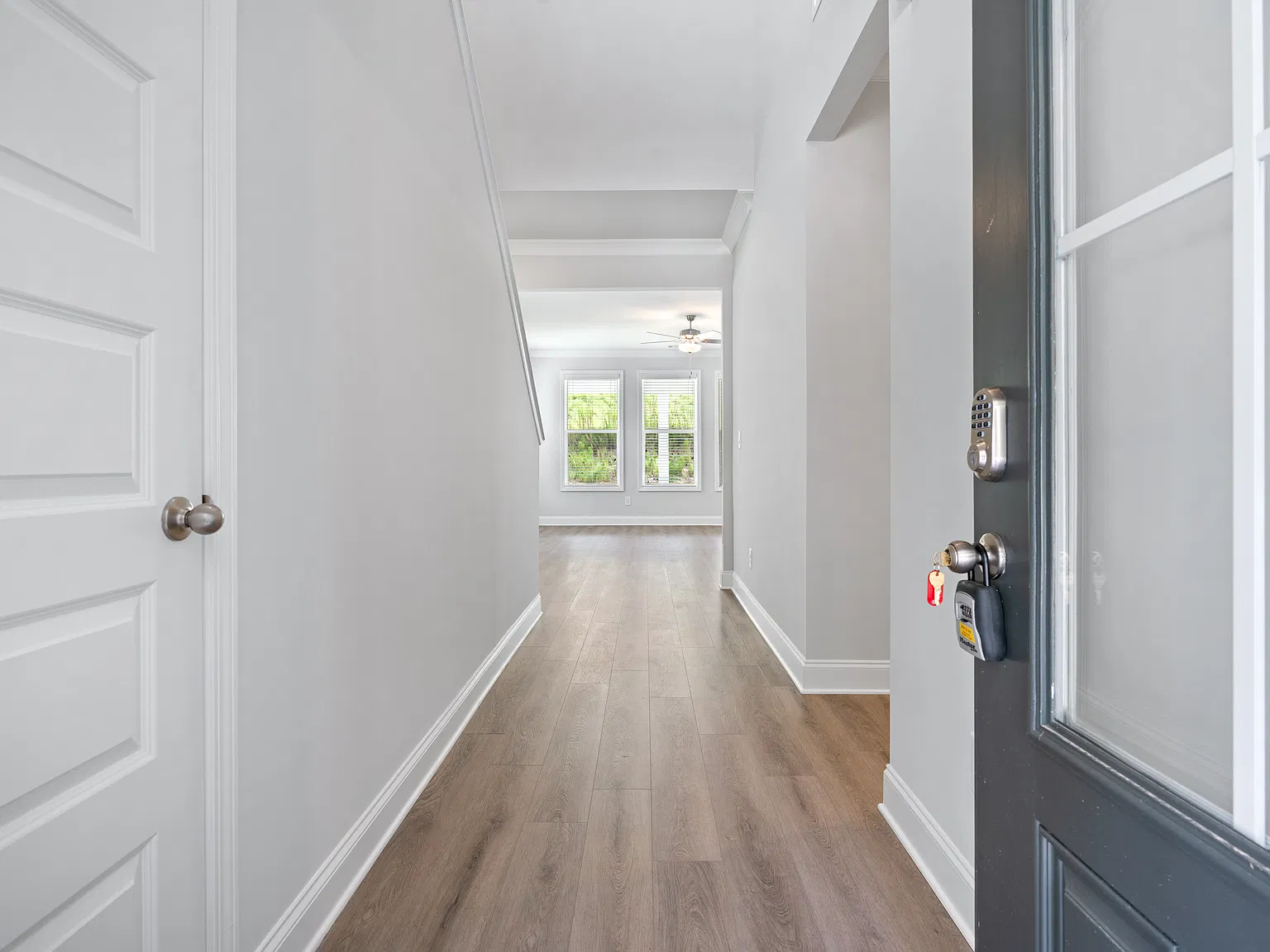4 bed, 2527 sqft, $2,850 — Photo 3