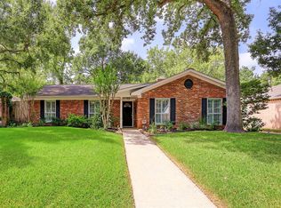 10011 Meadow Lake Ln, Houston, TX 77042