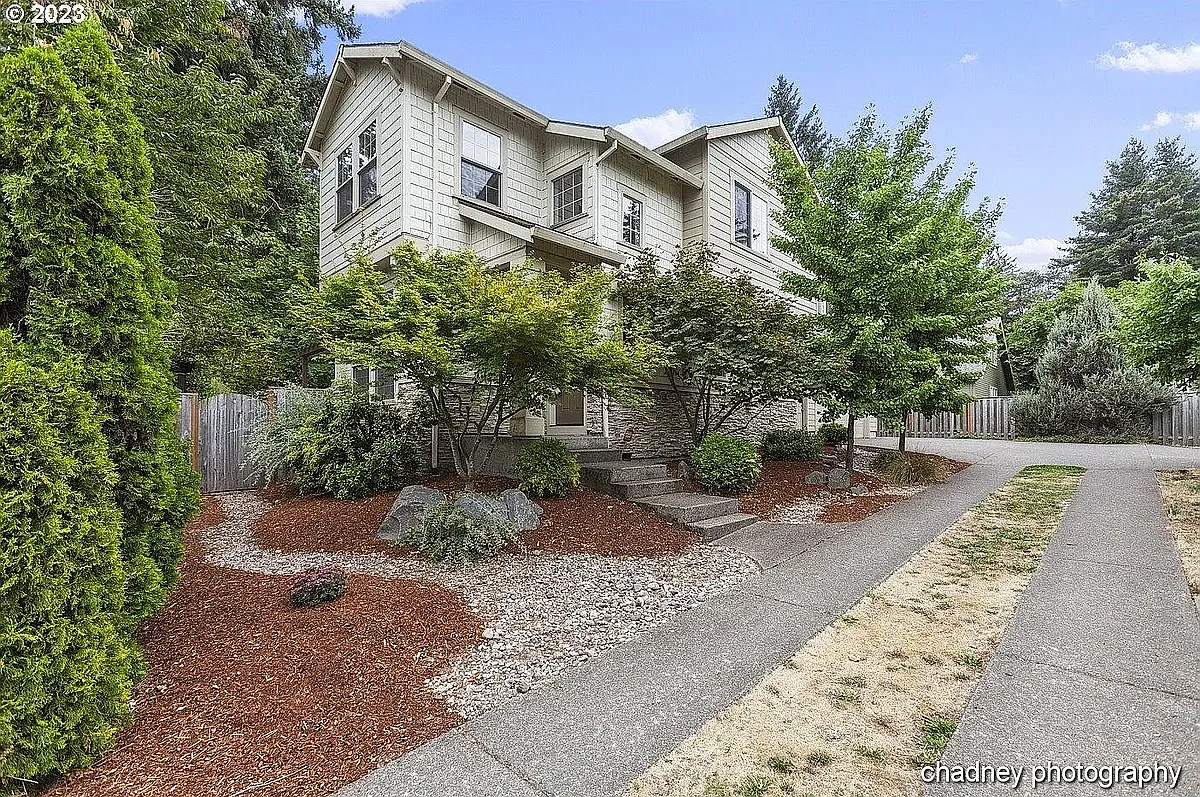 4 bed, 2.5 bath, 2194 sqft, $3,500 — Photo 1