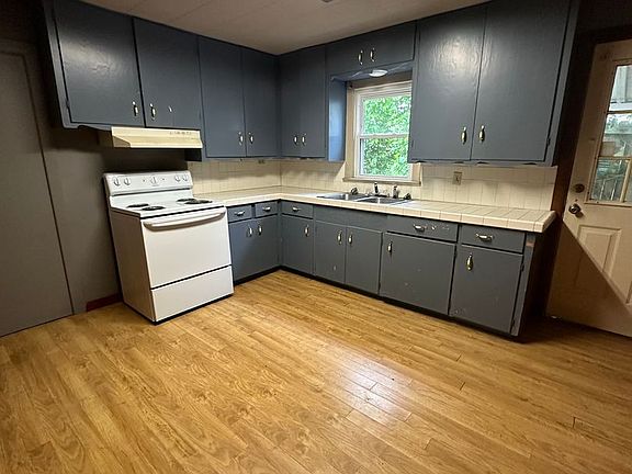 5th image of 2320 Baldwin St