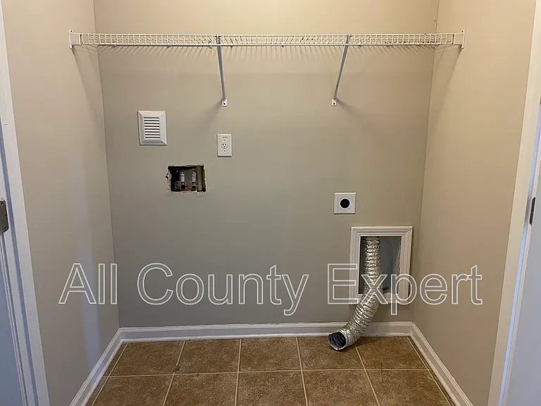 912 Rose Way — Photo 20