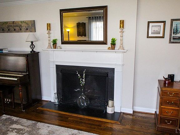 5th image of 407 Meadowridge Dr
