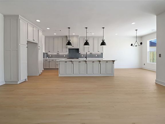 4th image of 950 Thornwood Pl