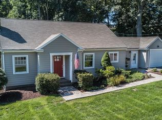 4 Kenilworth St, Andover, MA 01810