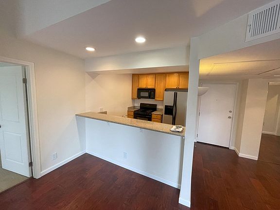 4th image of 20253 Keswick St Unit 0
