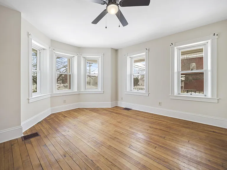 1001 Pope Ave — Photo 3