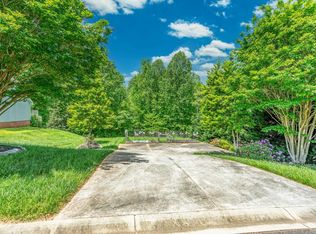 129 Faulkner Cir, Greer, SC 29651