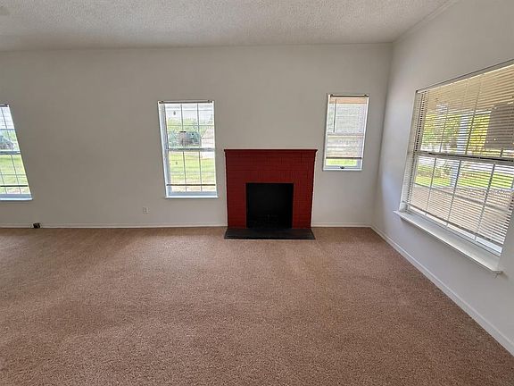 4th image of 842 AVENUE N SW