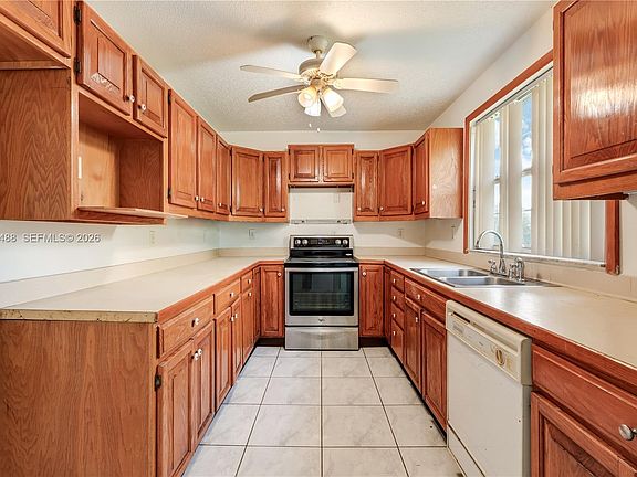 5th image of 11983 SW 270th St