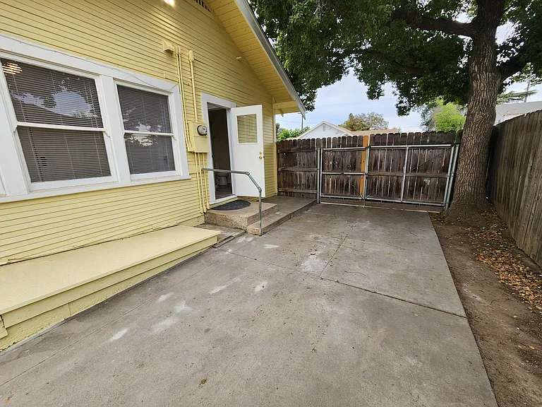 401 N Cherry St — Photo 55