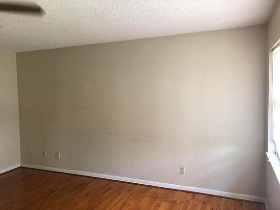 2nd image of 500 E Gum St