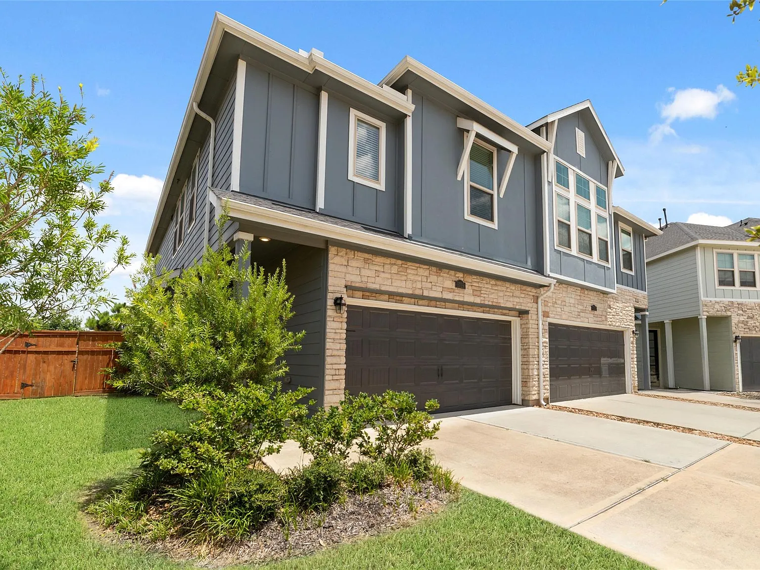 3 bed, 2.5 bath, 1889 sqft, $2,350 — Photo 2