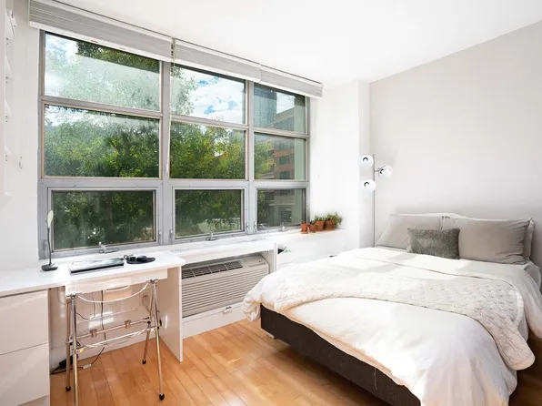 5-09 48th Avenue image 3 of 12