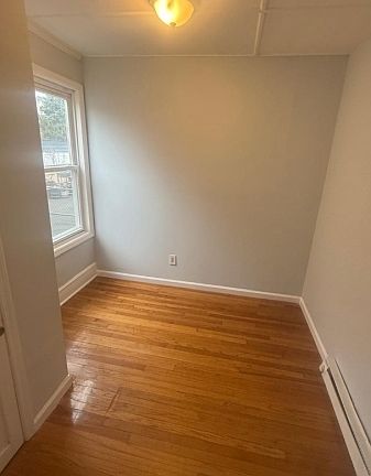 3rd image of 1029 Kipling Rd