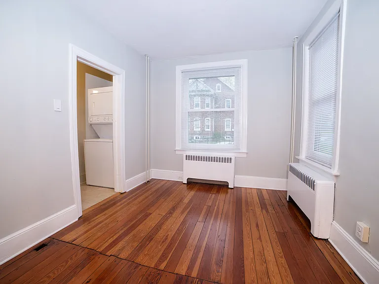 876 Main St — Photo 4