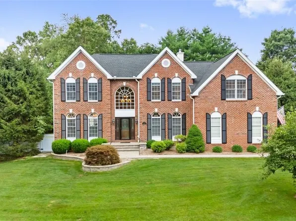 36 Hallocks Run, Somers, NY 10589