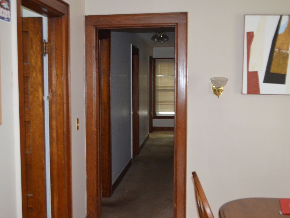 hallway to bedrooms and bathroom