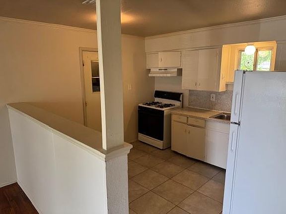 ANOTHER VIEW OF THE KITCHEN