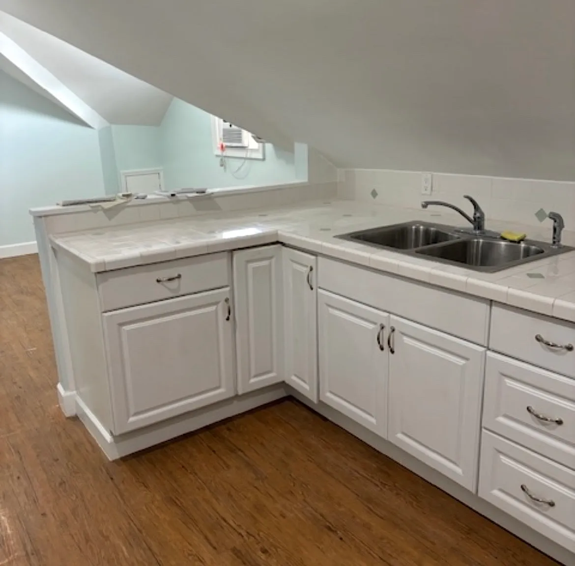 2 bed, 625 sqft, $3,100 — Photo 2