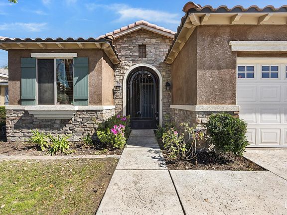 3rd image of 420 Hollyhill Dr