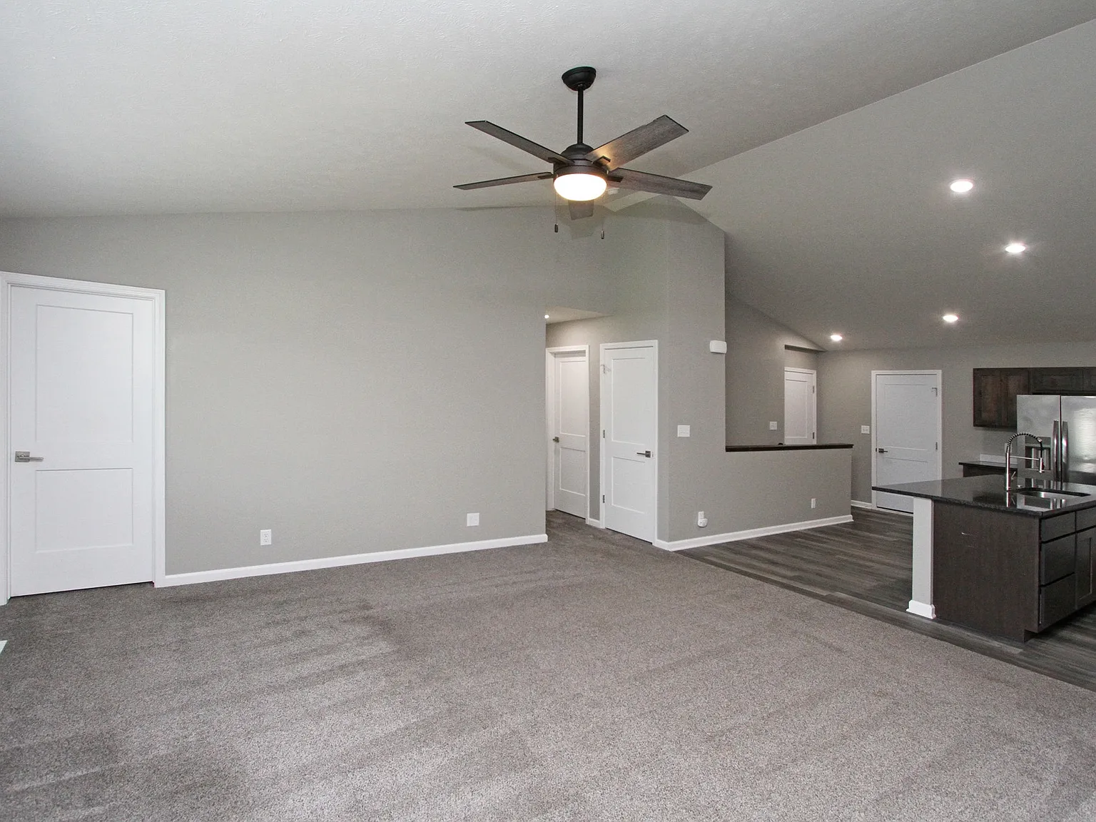 2635 W B St — Photo 3