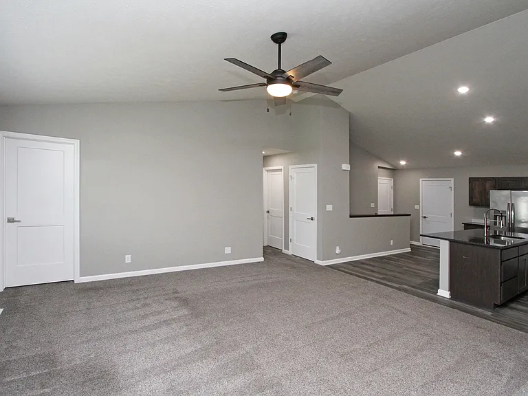2635 W B St — Photo 3