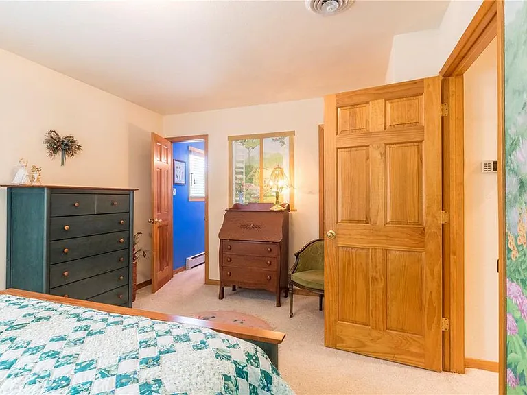 17 E Logan Ave — Photo 35