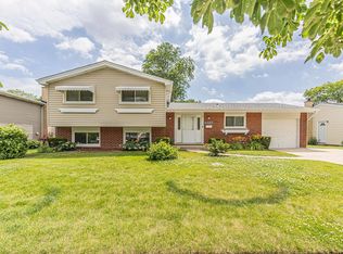 2333 N Champlain St, Arlington Heights, IL 60004