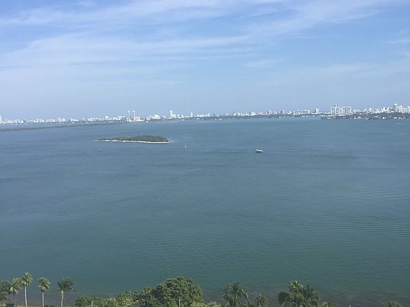 4th image of 1800 N Bayshore Dr APT 1909