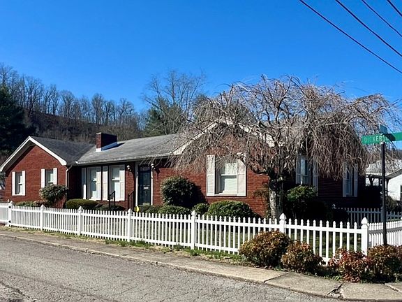 4th image of 10 Dickerson St