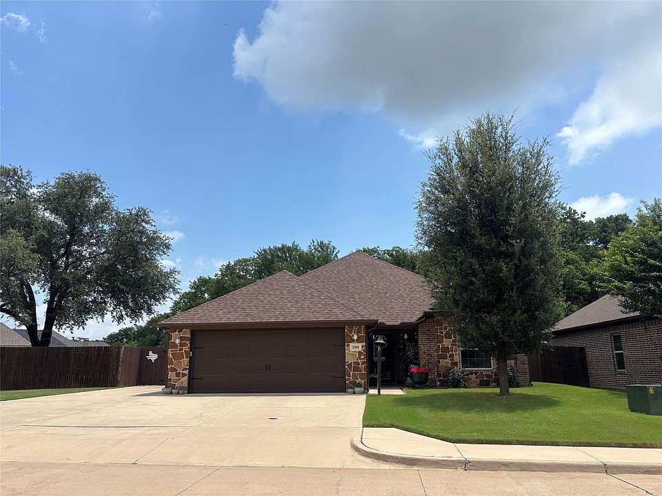 1st image of 310 Donna Cir
