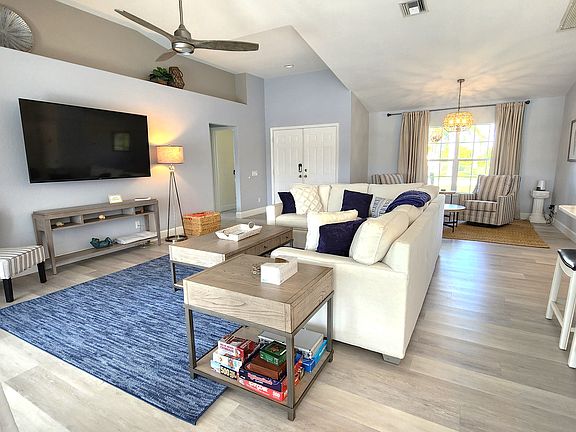 3rd image of 2828 SW 45th St
