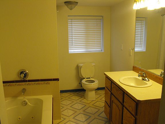 5th image of 17306 Heather Ln SE