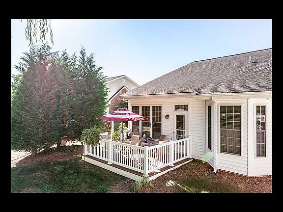 4th image of 440 Silver Oaks Dr