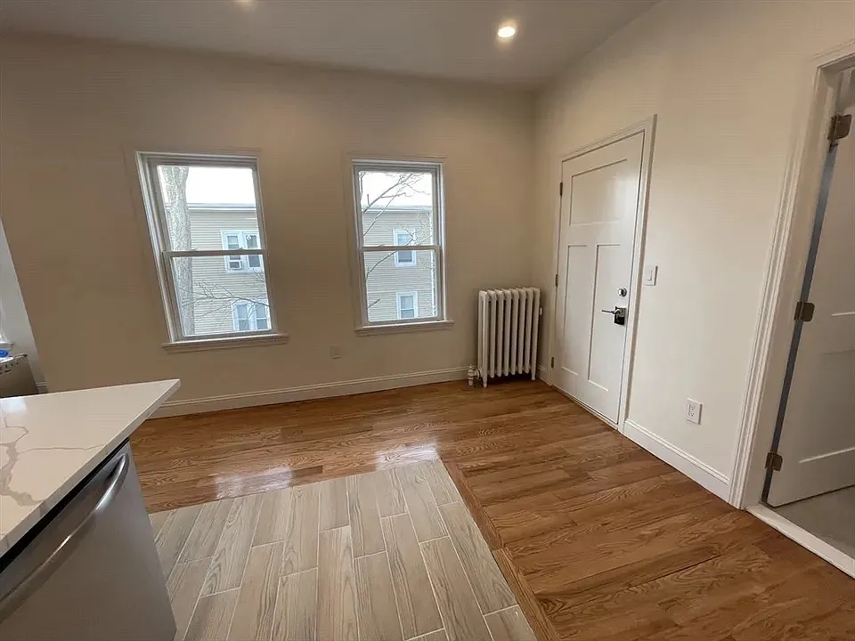 2 bed, 880 sqft, $2,300 — Photo 2