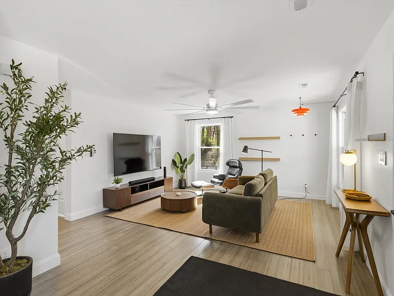 103 Marion St — Photo 2