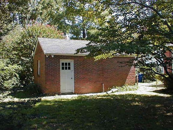 Detached Garage