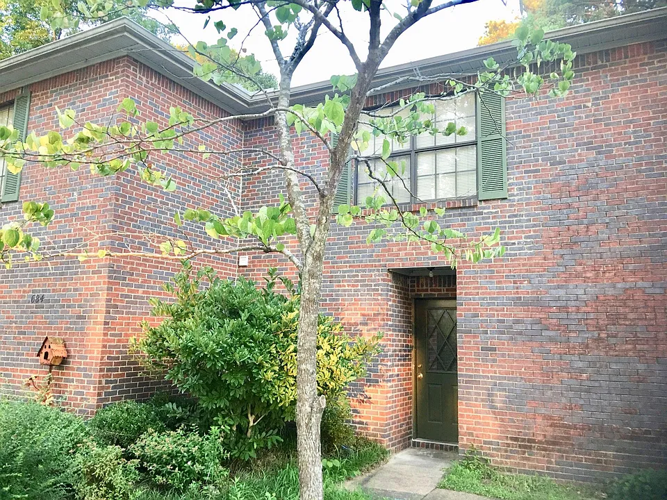 684 Elvis Presley Dr