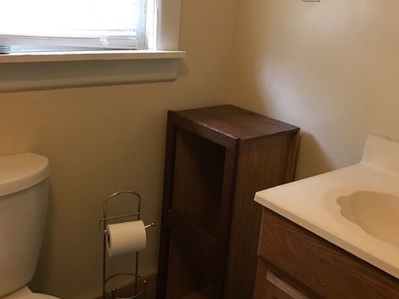 4th image of 198 Carter Ave