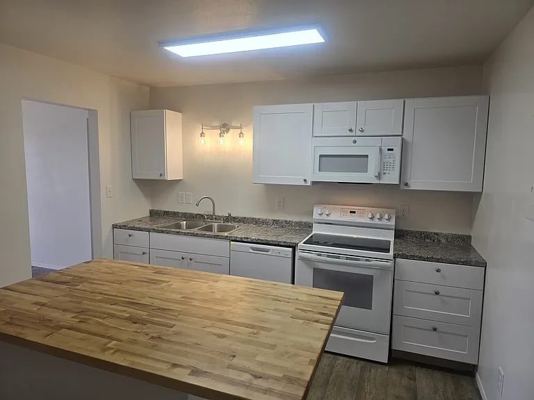 409 River Rd — Photo 13