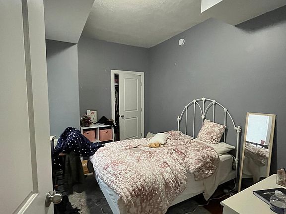 3rd image of 758 California St NW